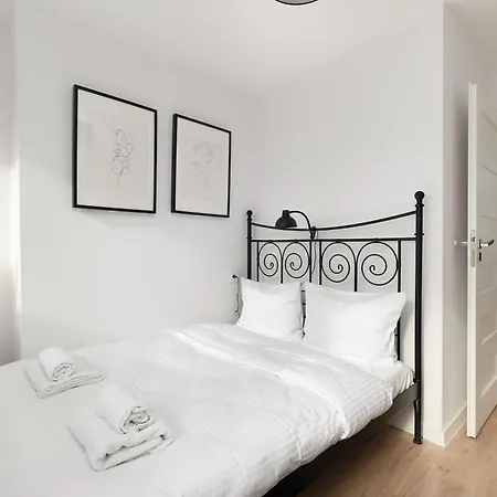 Wilaneska By Bookinghost